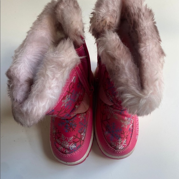 Snoopy winter boots size 8.5 toddler girl - Picture 2 of 4